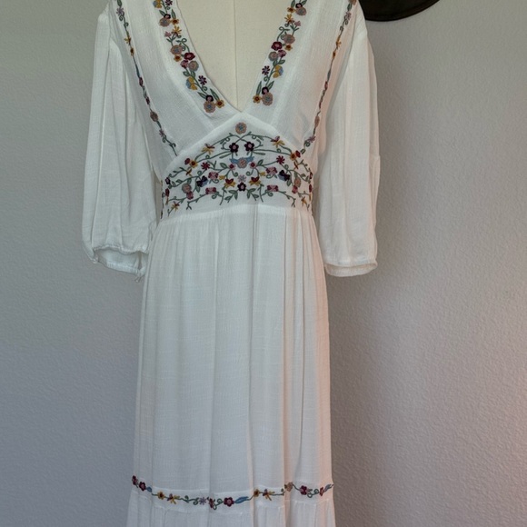 Baltic Born White Santa Fe Embroidered V Neck Tiered Maxi Dress Size 3X - Picture 2 of 7